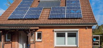 Einfamilienhaus mit Holzpellet-Heizung, Solarthermie und Photovoltaikanlage