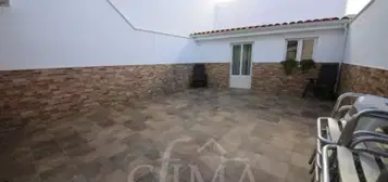 Casa adosada en Avda. Juan Carlos I