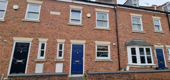 5 bedroom terraced house