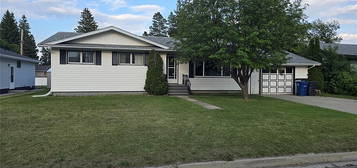 212 8th STREET E, Wynyard, SK S0A 4T0