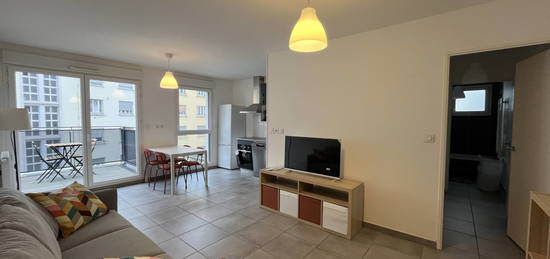 'VIANNAY' - APPARTEMENT 2 PIECES 69008 LYON