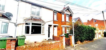 Terraced house to rent in Northlands Road, Eastleigh SO50