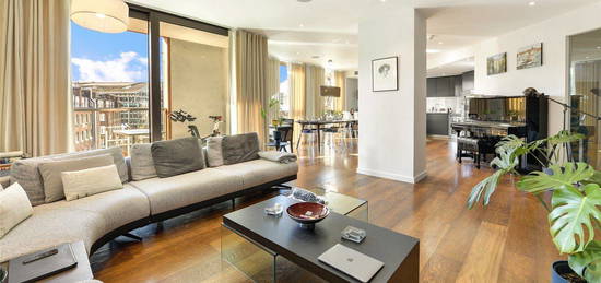 Flat to rent in Wellington House, 70 Buckingham Gate, Westminster, London SW1E