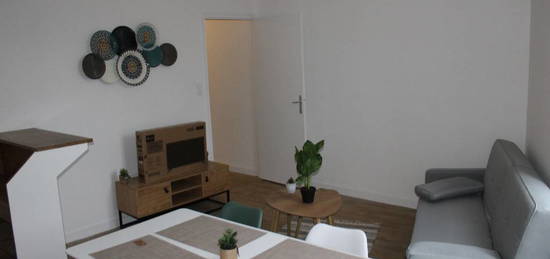 Appartement  à louer, 2 pièces, 1 chambre, 49 m²