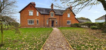 5 bedroom detached house to rent