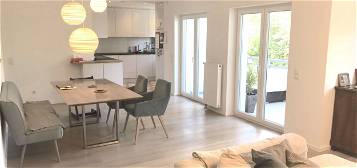 Stilvolle, neuwertige 4-Raum-Wohnung mit gehobener Innenausstattung mit Balkon und EBK in Frankfurt