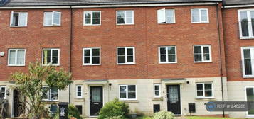 4 bedroom terraced house