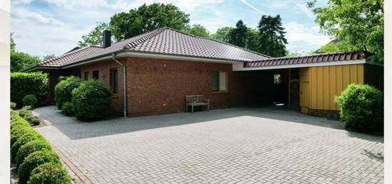 Großzügiger Bungalow mit Einliegerwohnung und Carport