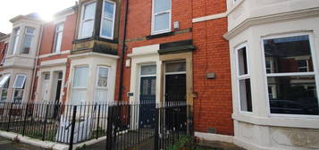 Flat to rent in Oakland Road, Jesmond, Newcaste Upon Tyne NE2