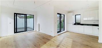 Flat to rent in Dollis Hill Lane, London NW2