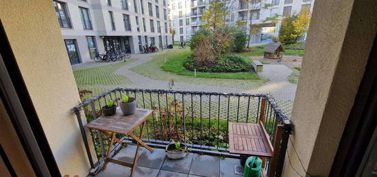 Stilvolle 2-Zimmer-Erdgeschosswohnung mit Einbauküche und Balkon in München-Obersendling