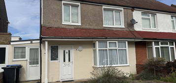 3 bed semi-detached house to rent