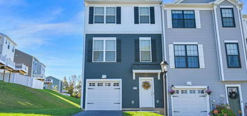 102 Overlook Dr, Hanover, PA 17331