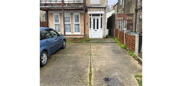 Flat to rent in Hayes Road, Clacton-On-Sea CO15