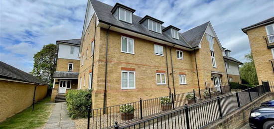 Flat to rent in Manor Road, Teddington TW11