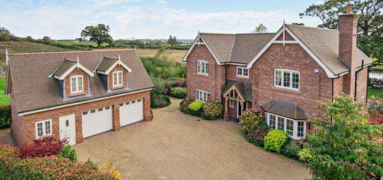 5 bedroom detached house for sale