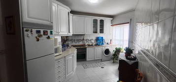 Apartamento T2 mobilado/equipado