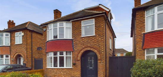 4 bed detached house for sale