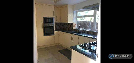 3 bedroom semi-detached house