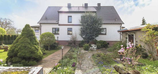 Wohnen mit Grün: Schöne DHH mit eigenem Garten in Feldrandlage