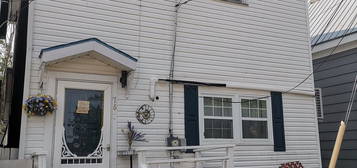 76 Douglas St, Charlottetown, PE C1A 2J2