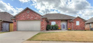 10820 NW 37th St, Yukon, OK 73099