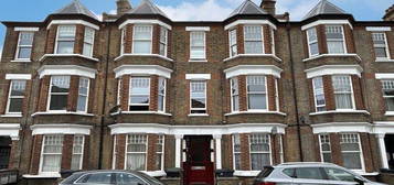 Flat for sale in 3 Alexandra Mansions, 140 Stonhouse Street, Clapham, London SW4