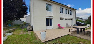 Dpt Vienne (86), à vendre CHÂTELLERAULT maison P7 de 112m² - Terrain de 628m²