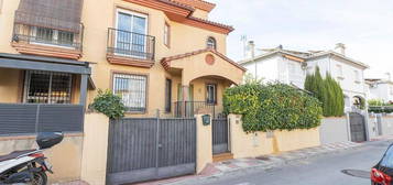 Casa en calle Las Parras en Gójar