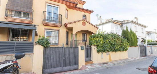 Casa en calle Las Parras en Gójar