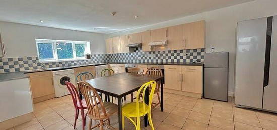 8 bedroom terraced house