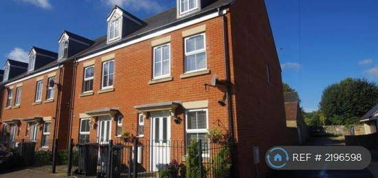 3 bedroom semi-detached house