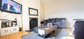 6 bedroom terraced house to rent