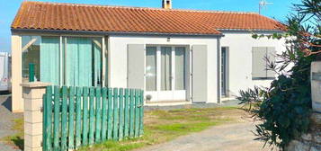 23kms de La Rochelle Maison T3 85m2 + garage 80m2 terrain environ 700m2