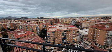 Piso en Parque Victoria Eugenia, Málaga