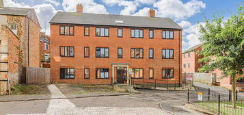 Flat to rent in Maidwell Place, Kettering NN16