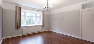 Flat to rent in Green Lanes, Manor House, London N4