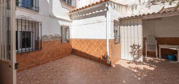 Chalet adosado en venta en calle Alhambra