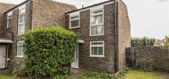 Property to rent in Allbrook Close, Teddington TW11