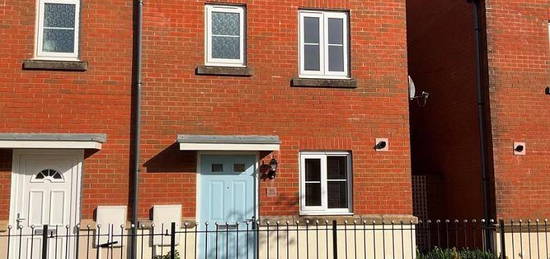 2 bedroom semi-detached house to rent