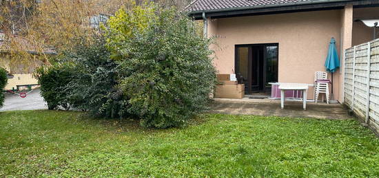 Duplex F2 maison mitoyenne sur jardin, situé à Veyrier-du-Lac, proche du lac et à 15 min d'Annecy