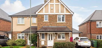 3 bed semi-detached house to rent