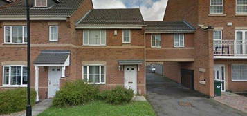 4 bed terraced house to rent