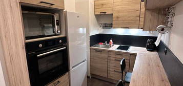 Appartement de 31m² lumineux et meublé, résidence sécurisé, hyper centre-ville ; Parking privée et cave 8 m² ; Montereau ; Disponible immédiatement