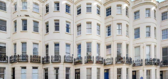 Flat to rent in Lansdowne Place, Hove, East Sussex BN3