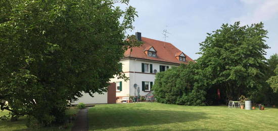 Frisch renovierte 4-Zimmer-Wohnung, Traumblick, in 4-Familien-Haus in Schweighofen.