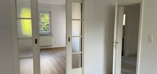 3 Zimmer • frisch renoviert • 1.OG • EBK • Balkon • Rödelheim