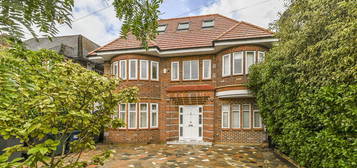 Detached house to rent in Kinloss Gardens, Finchley N3