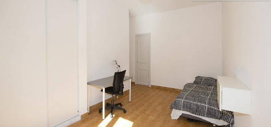 Studio meublée  à louer, 1 pièce, 13 m², Étage 2/–