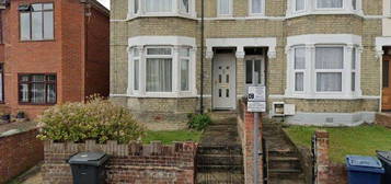 4 bed semi-detached house to rent